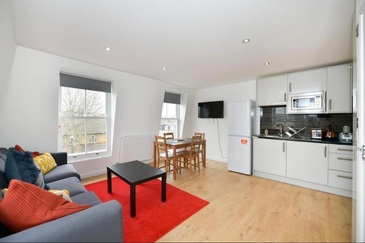 Lovely 2 Bedroom Serviced Penthouse Battersea Park Road Londra Exterior foto